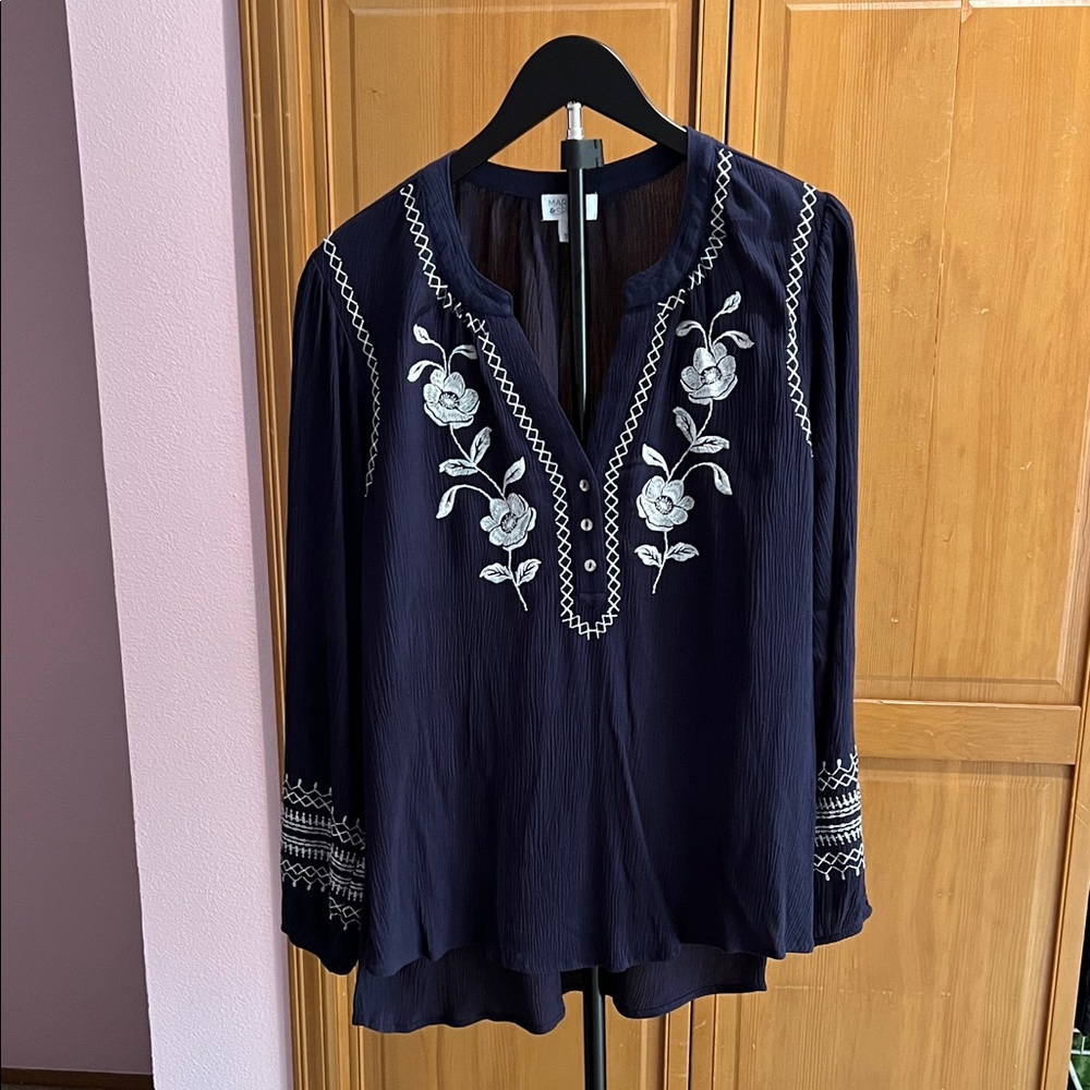 Market & Spruce Floral Embroidered Navy Blouse - Picture 2 of 7